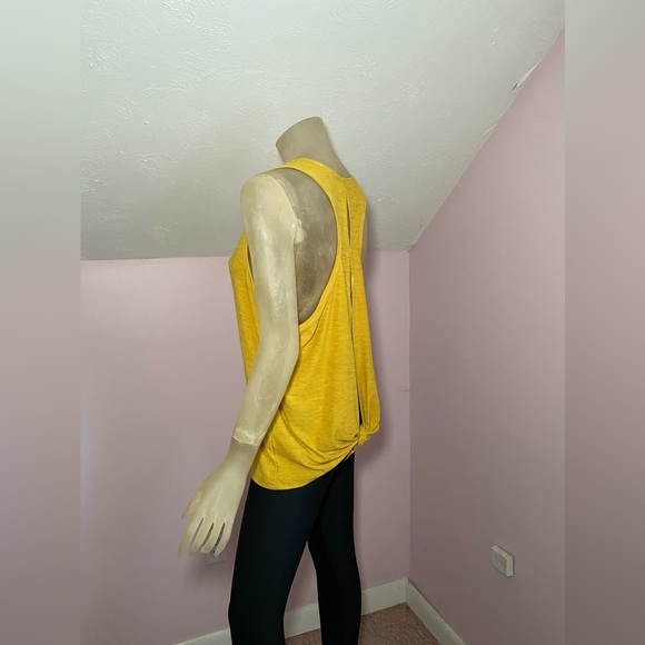 Old Navy Breathe-On Tie-Back Performance Tank - Picture 7 of 11